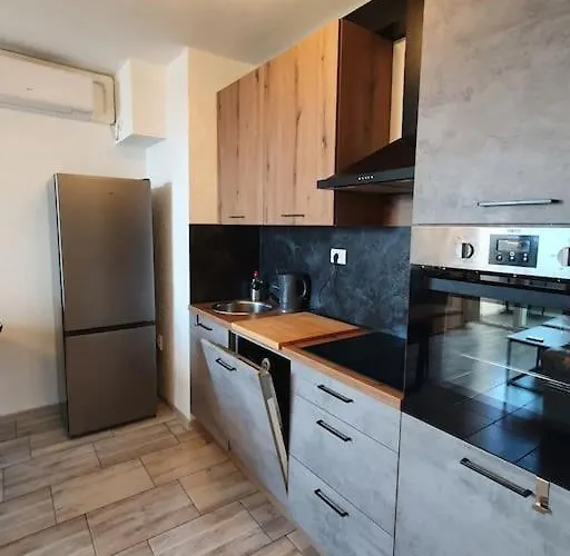 דירה 3-bedroom In Rijeka, Near Center